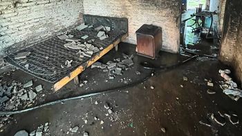 Feroz incendio en Almirante Brown destruyó una vivienda: Nos quedamos sin nada