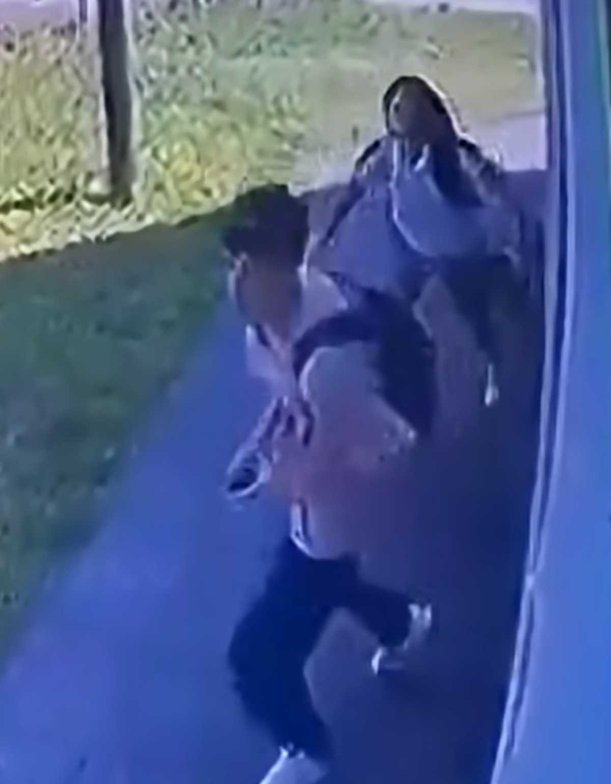 El agresor se fue tras la reacción de la adolescente, en Temperley.