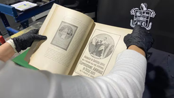 Aeropuerto de Ezeiza: hallaron un libro con litografías del Siglo XIX