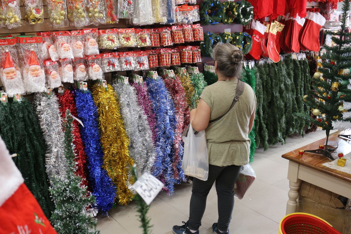 En Monte Grande ya venden la decoración navideña: cuánto cuesta armar el arbolito