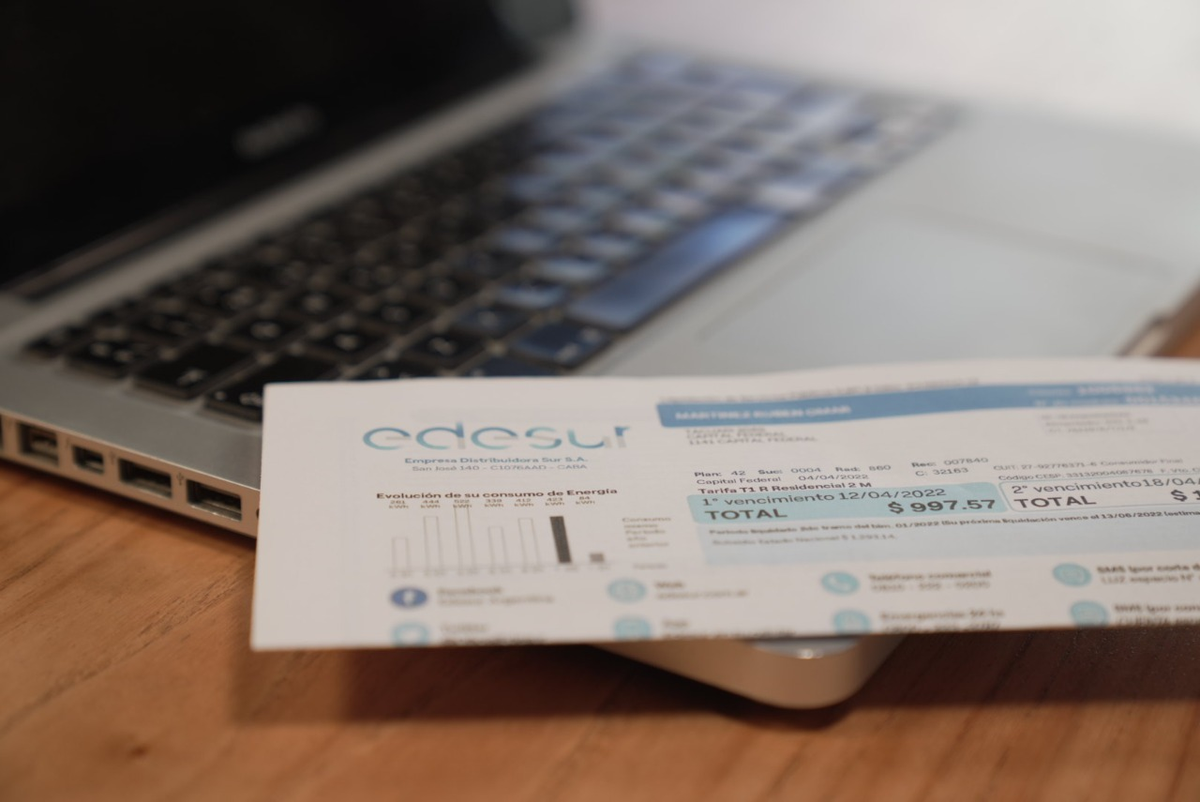 El ministro de Economía, Sergio Massa, anuncia el plan de obras de Edesur ante los intendentes de la región.