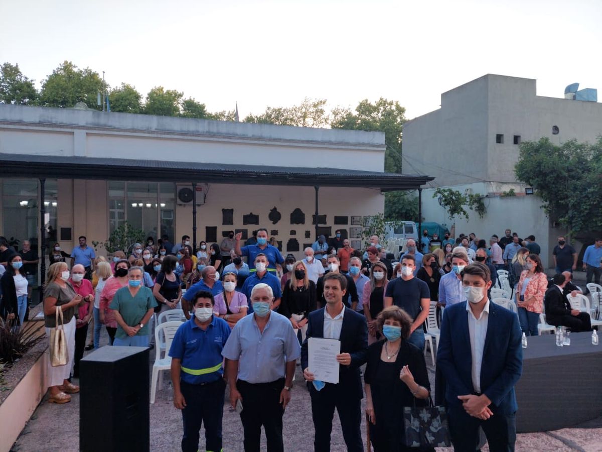 Anuncio oficial en la Municipalidad de San Vicente.