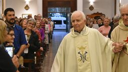 Gracias a la Argentina, dijo el padre Francisco de San Vicente en la misa por sus 50 años como sacerdote