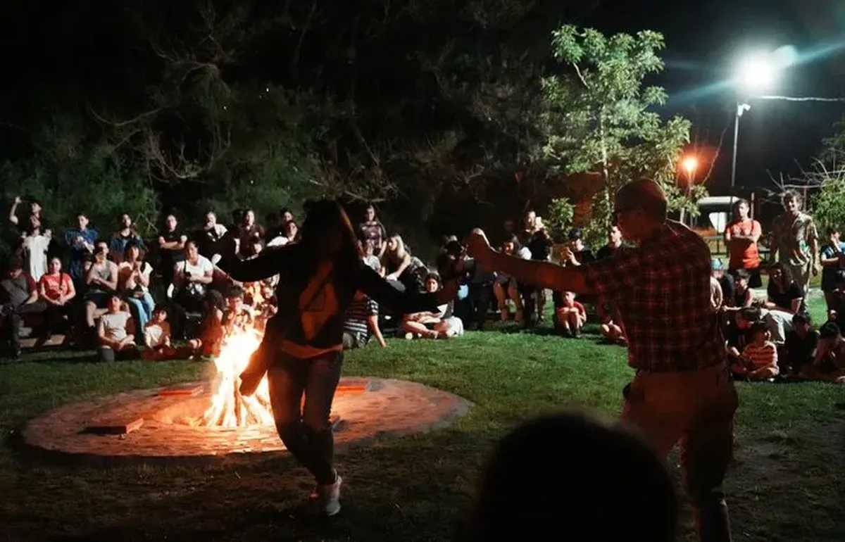 Lomas de Zamora: vecinos recorren la Reserva Santa Catalina en una de las visitas nocturnas organizadas por el Municipio.