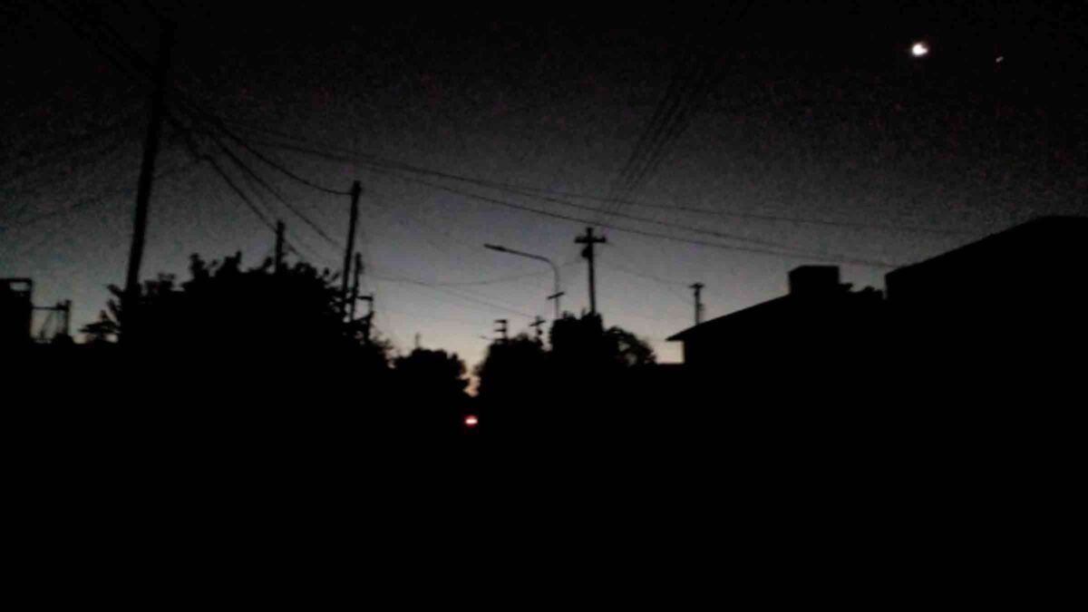 Almirante Brown: más de 7 mil usuarios sin luz tras el fuerte temporal Almirante Brown: más de 7 mil usuarios sin luz tras el fuerte temporal