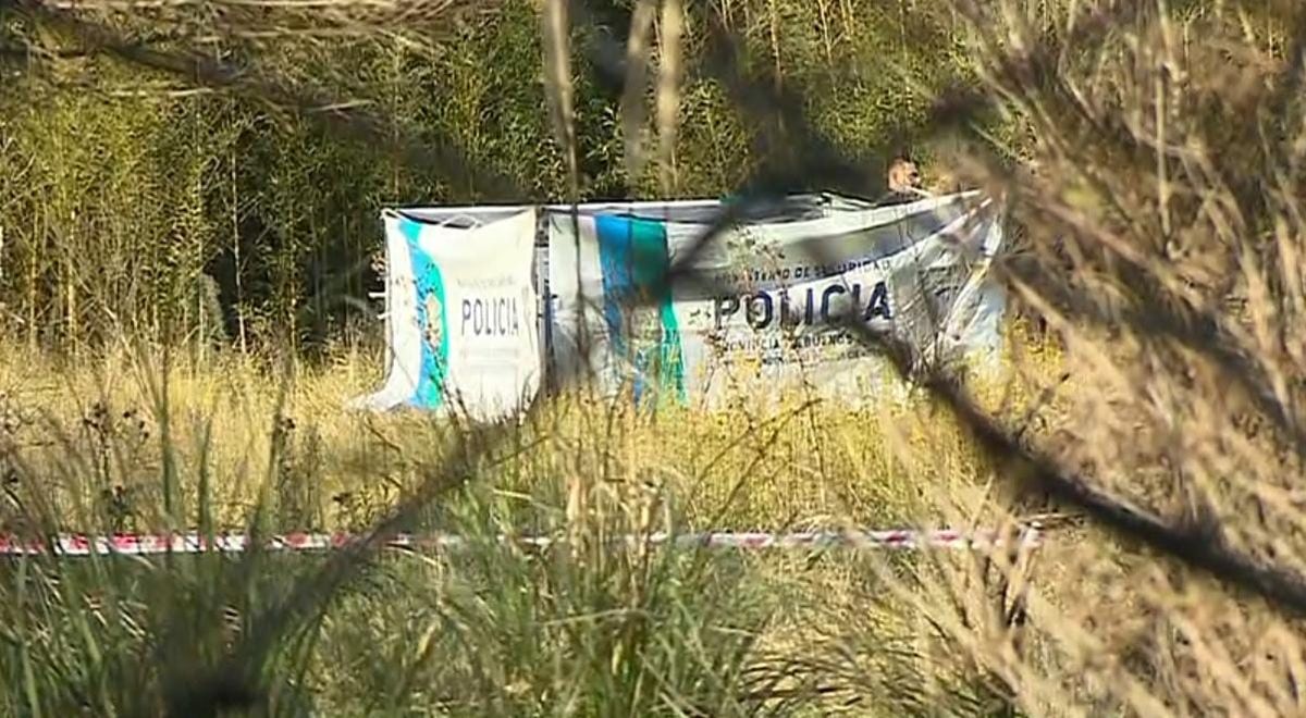 La carpa donde trabajó la Policía en el lugar donde halló el cuerpo de la víctima en Ezeiza.