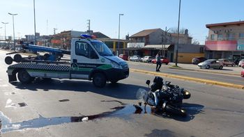Esteban Echeverría: grave accidente en la Ruta 205 entre un auto y una moto