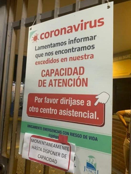 Saturación por coronavirus: el cartel que colocó la clínica de Temperley.