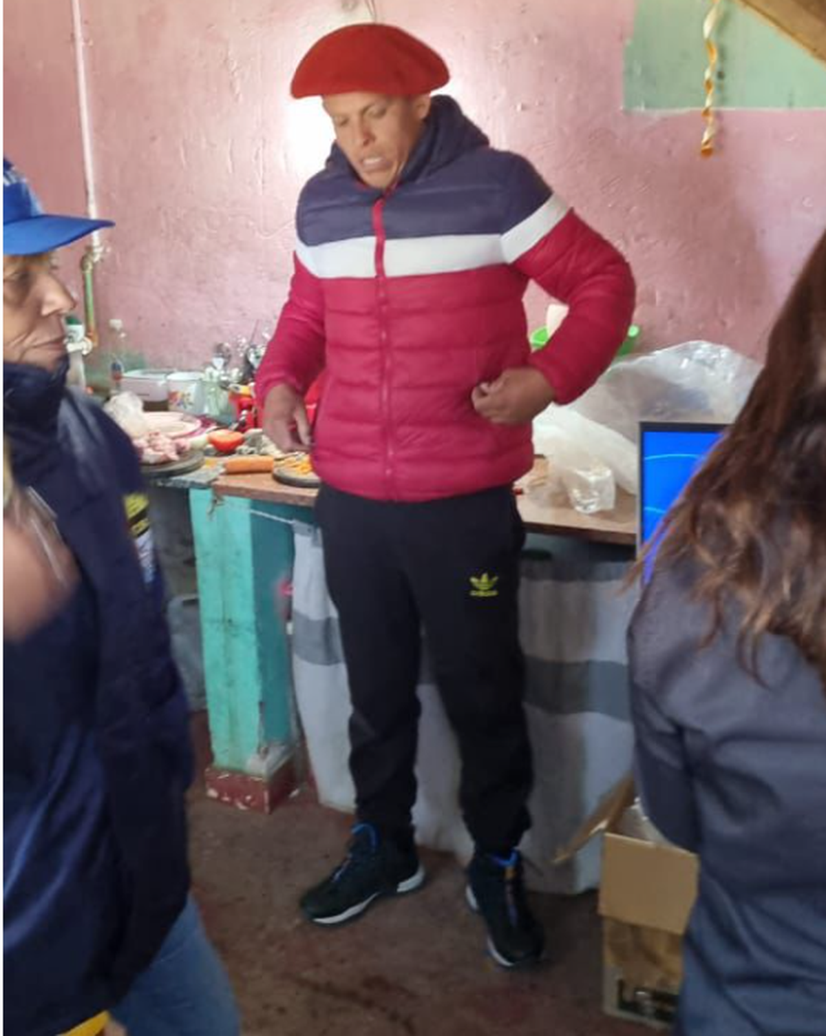 La inspección en la casa en la que todavía vive Víctor.