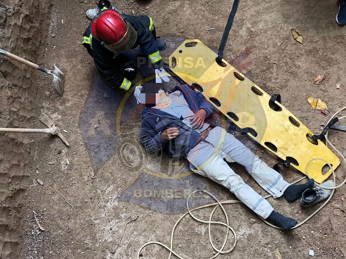 Un hombre tuvo un accidente y cayó al interior de una excavación de tres metros, en Adrogué