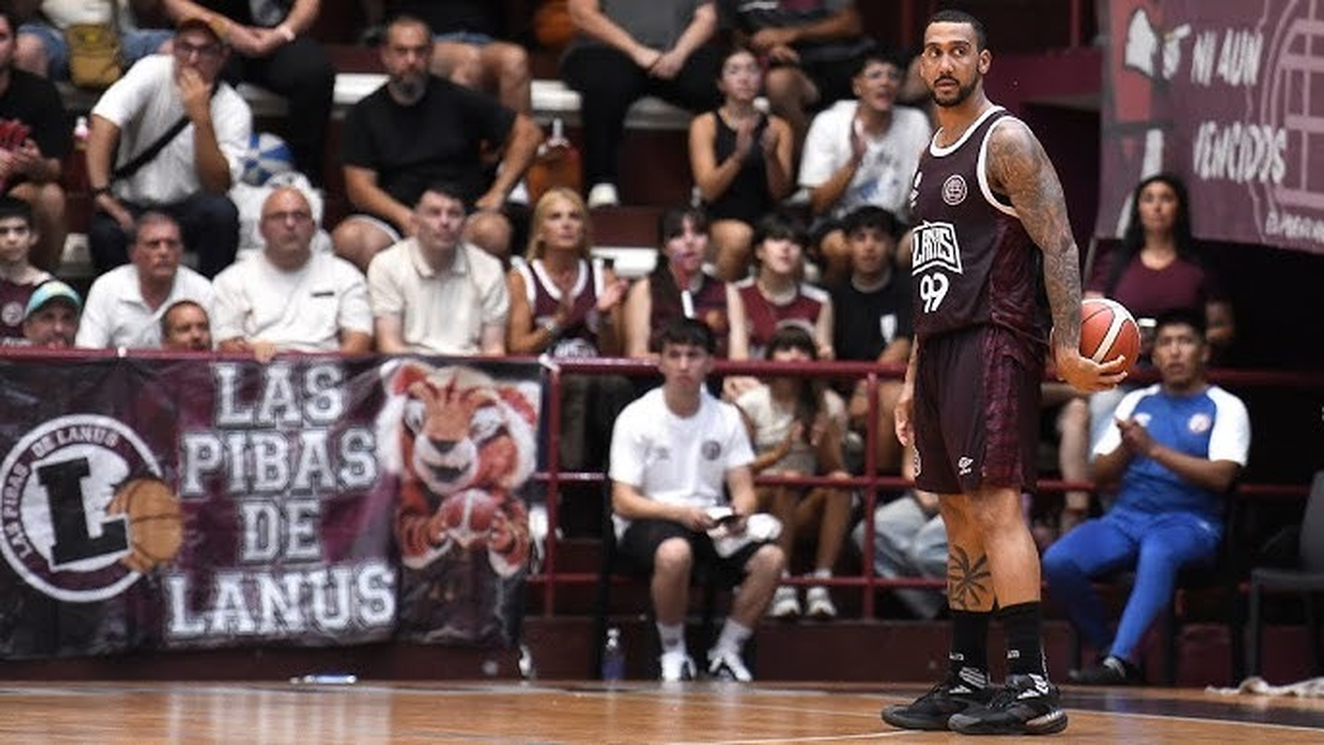 Es oriundo de Miami y habla algunas palabras en español con sus compañeros de Lanús. Es oriundo de Miami y habla algunas palabras en español con sus compañeros de Lanús.