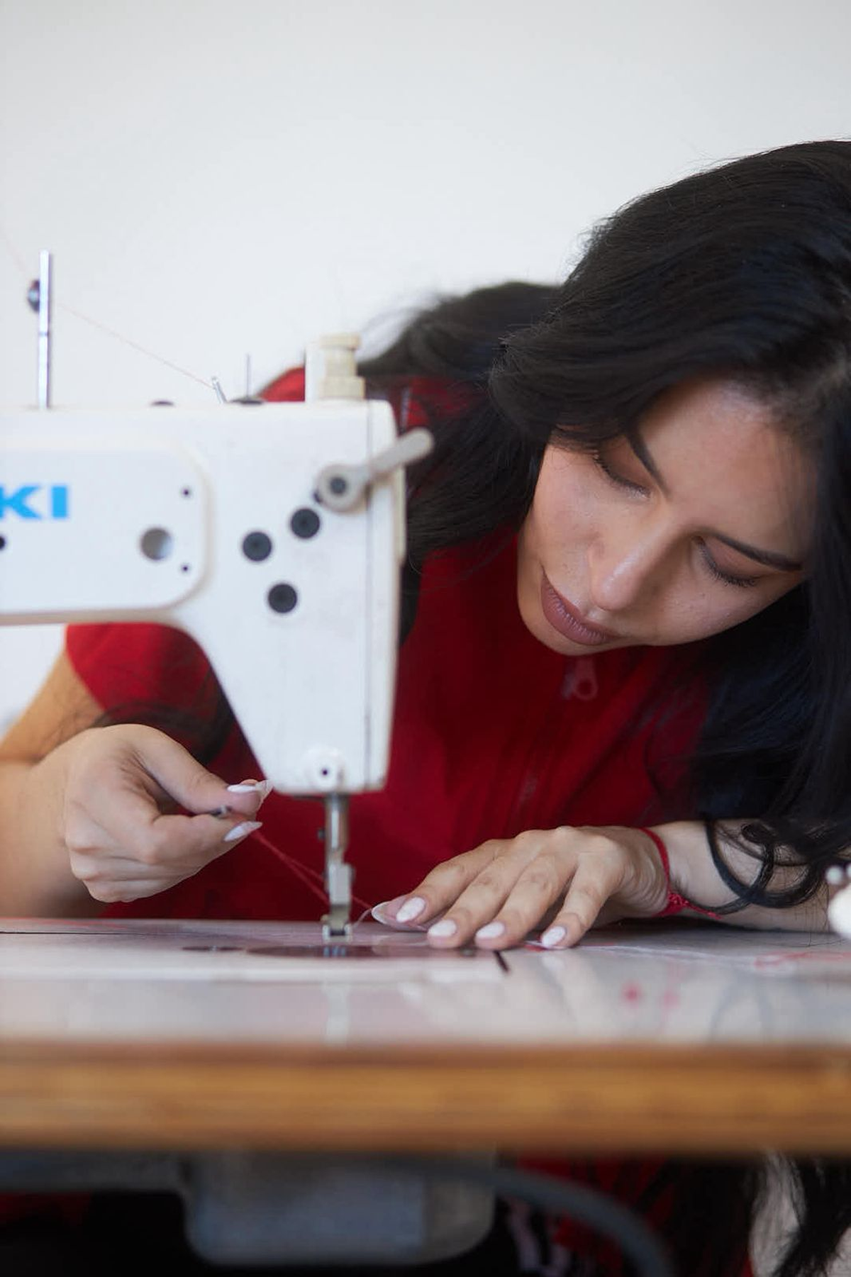 “La marca está pensada para jóvenes adultos que buscan expresarse a través de la ropa”. “La marca está pensada para jóvenes adultos que buscan expresarse a través de la ropa”. 
