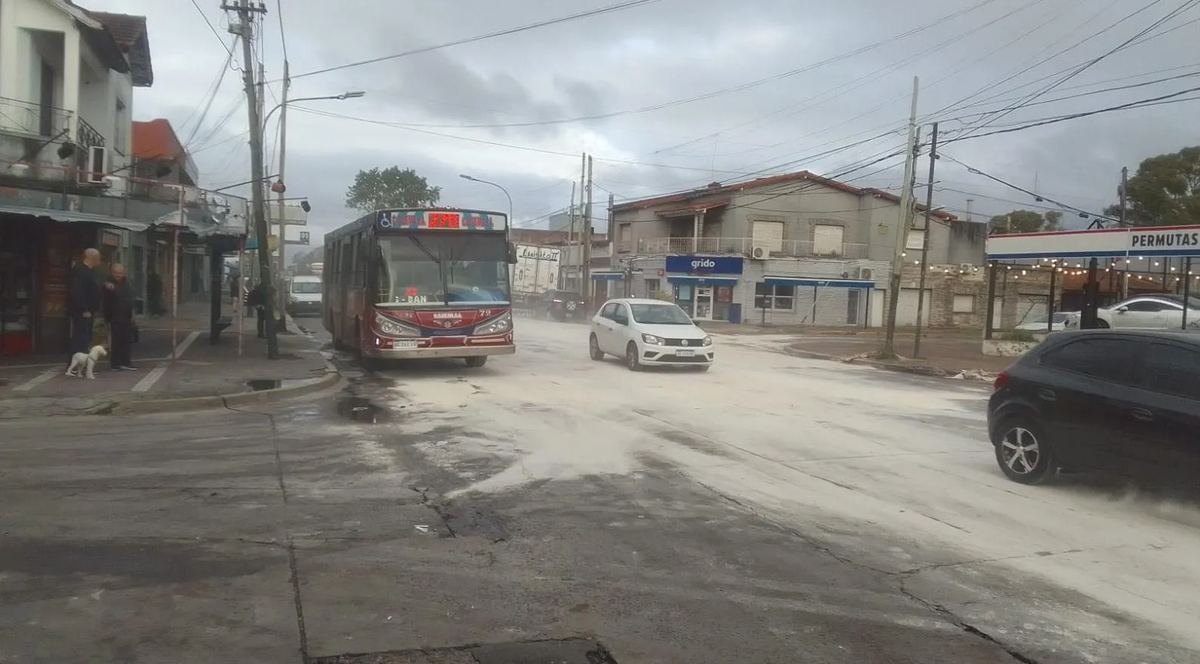 El accidente afectó el tránsito sobre la Av. Eva Perón, importante arteria de Temperley. El accidente afectó el tránsito sobre la Av. Eva Perón, importante arteria de Temperley.