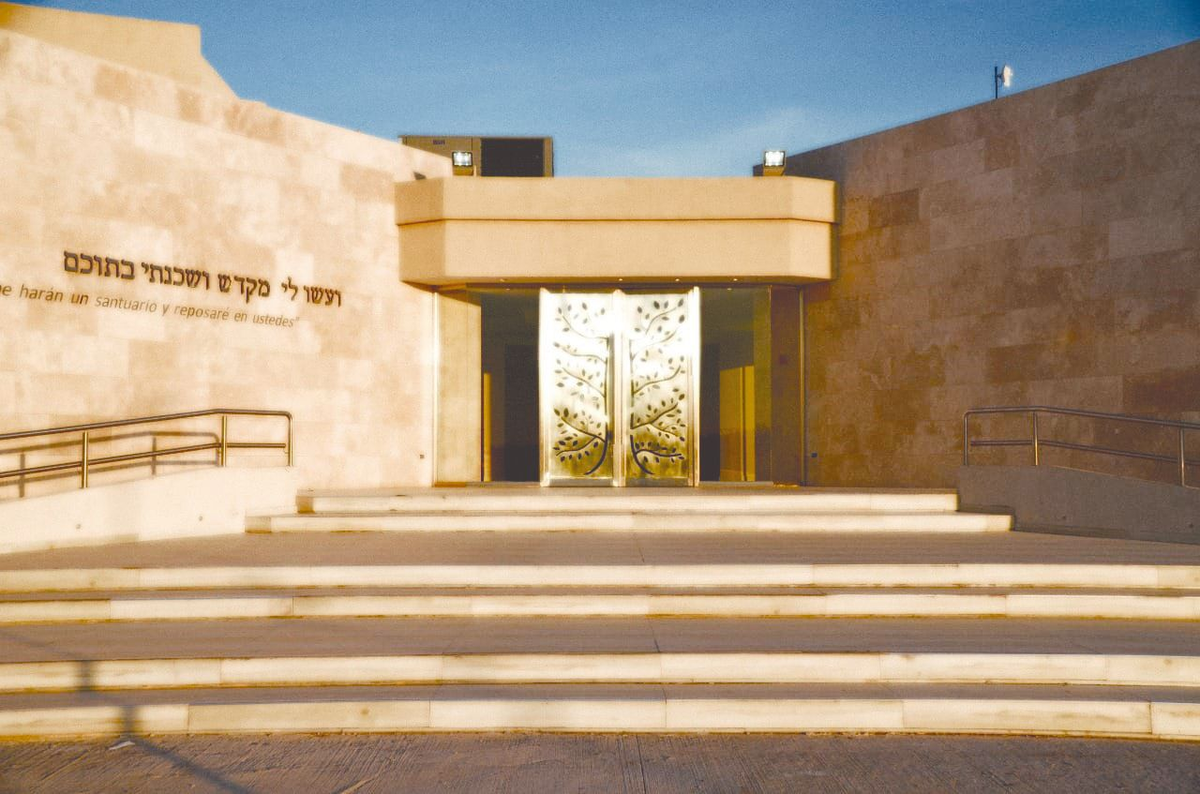 El templo que está en el Círculo Hebreo de Canning es uno de lo más importantes de Latinoamérica.  