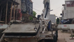 lomas: un camion arrastro cables de luz y un obrero sufrio una electrocucion