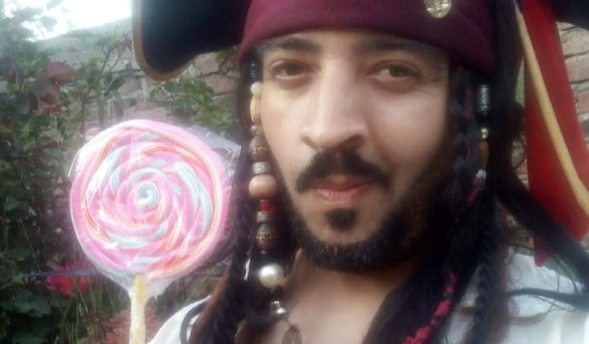 El Jack Sparrows de Monte Grande que se dedica a vender golosinas