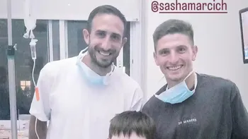 Nene con leucemia festejó el título de Lanús con vuelta olímpica en el hospital: lo visitaron los campeones