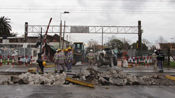Luis Guillón: cerraron por obras el paso a nivel de Madariaga - Hernández