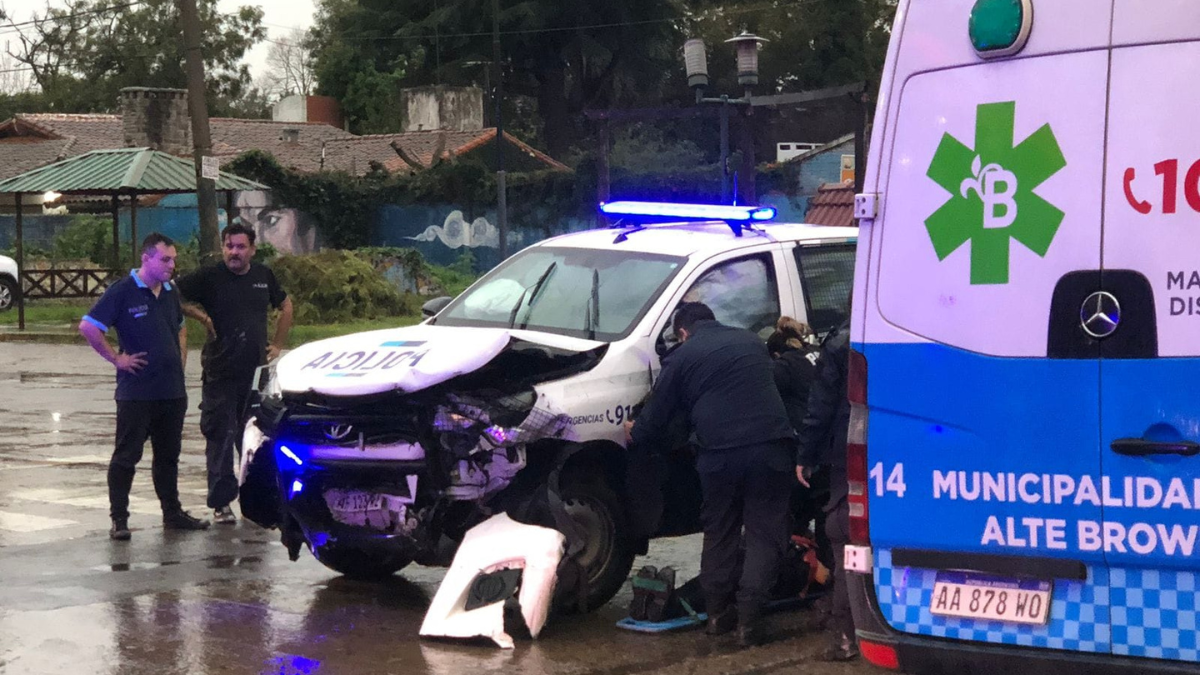 Secuelas de la tormenta: destrozó el natatorio de Independiente de Burzaco  - Noticias de Brown