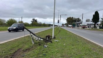 Canning: camioneta chocó contra un poste y derribó una cámara de fotomultas en la Ruta 58