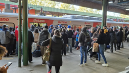 demoras en el tren roca por un accidente en lomas de zamora demoras en el tren roca por un accidente en lomas de zamora