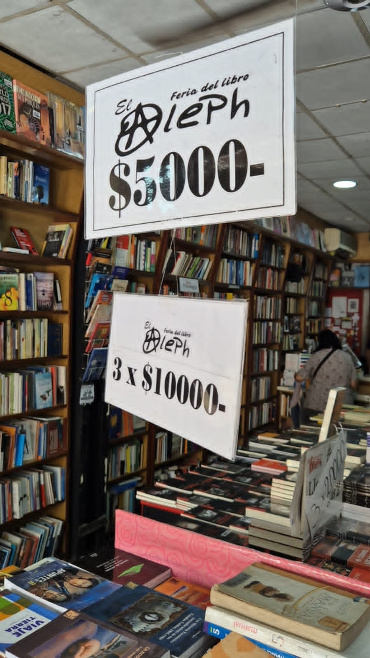 En la librería hay diversas ofertas.