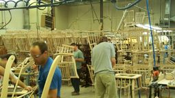 registran un alza en la venta de muebles: este verano estuvimos tapados de trabajo