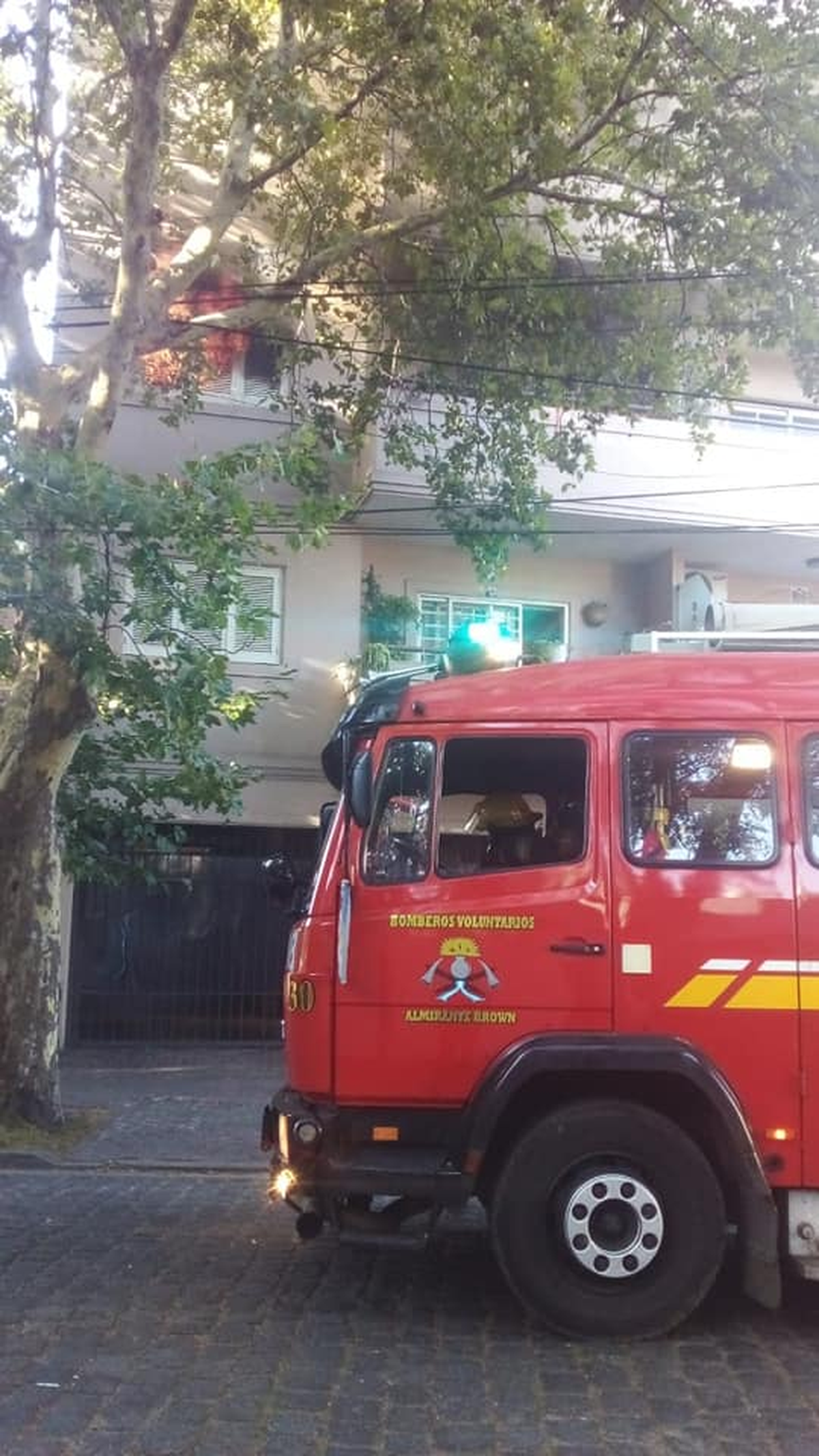 También un departamento de Adrogué se prendió fuego.