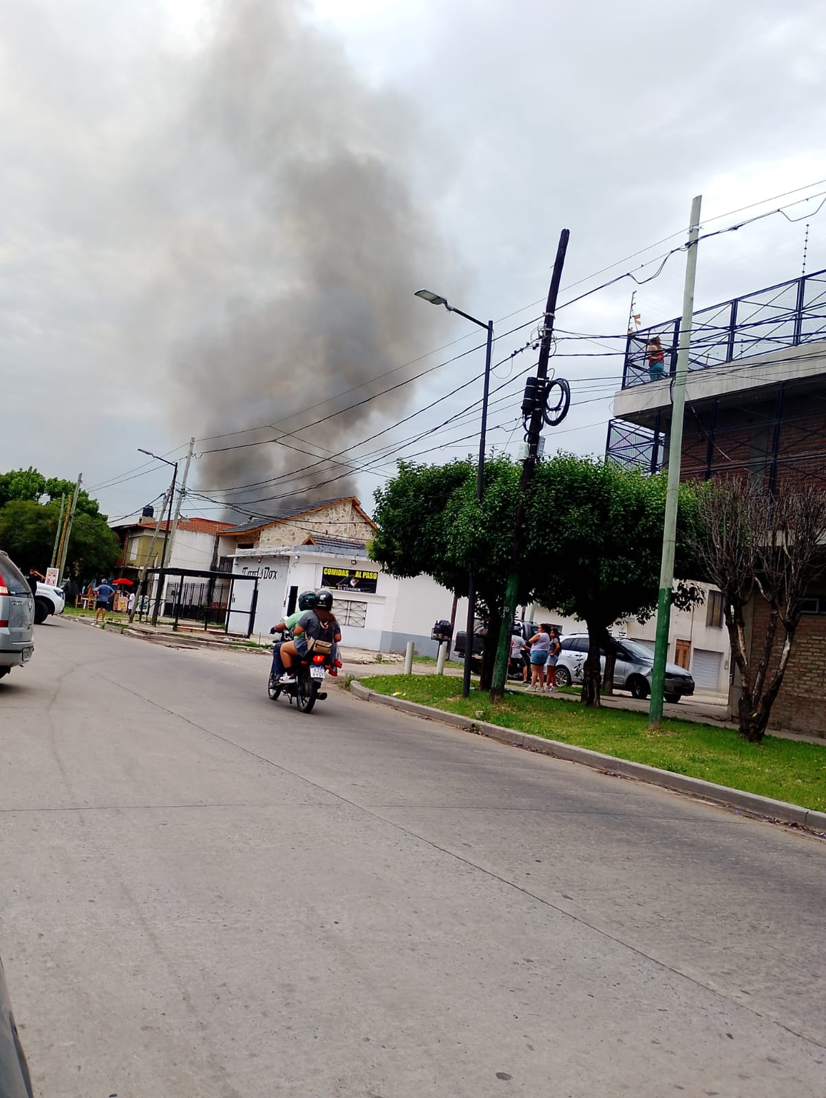 Las columnas de humo se lograban ver desde diferentes sectores de San Francisco Solano.