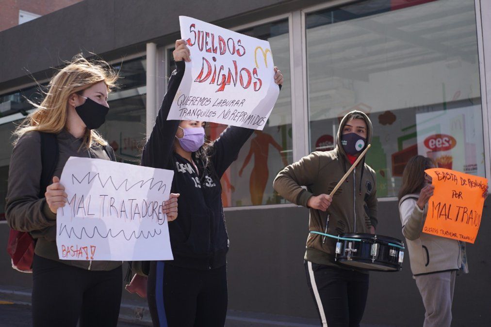Mc Donalds Monte Grande: empleados levantaron la protesta