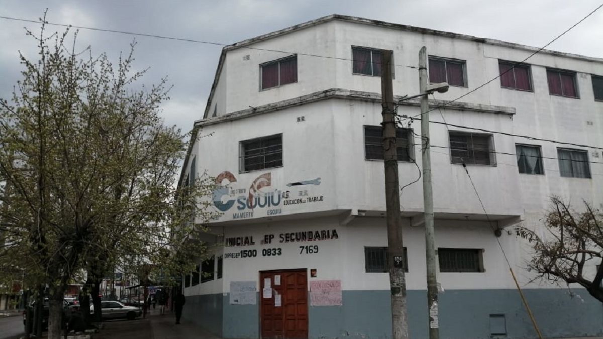 Más de 50 alumnos del colegio Esquiú se quedaron sin vacante por no poder  pagar la matrícula