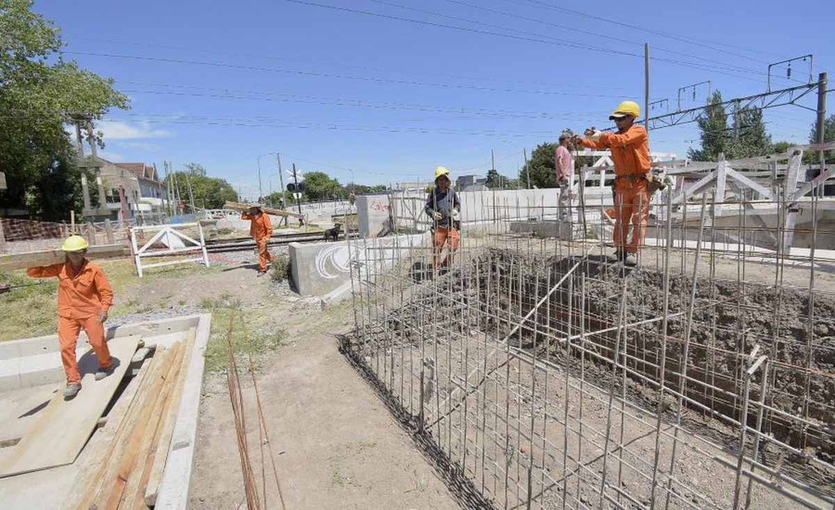 La construcción del paso bajo nivel en Almirante Brown fue aprobada en 2021. La construcción del paso bajo nivel en Almirante Brown fue aprobada en 2021.