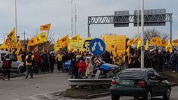 corte en puente la noria: manifestantes bloquean ambas manos