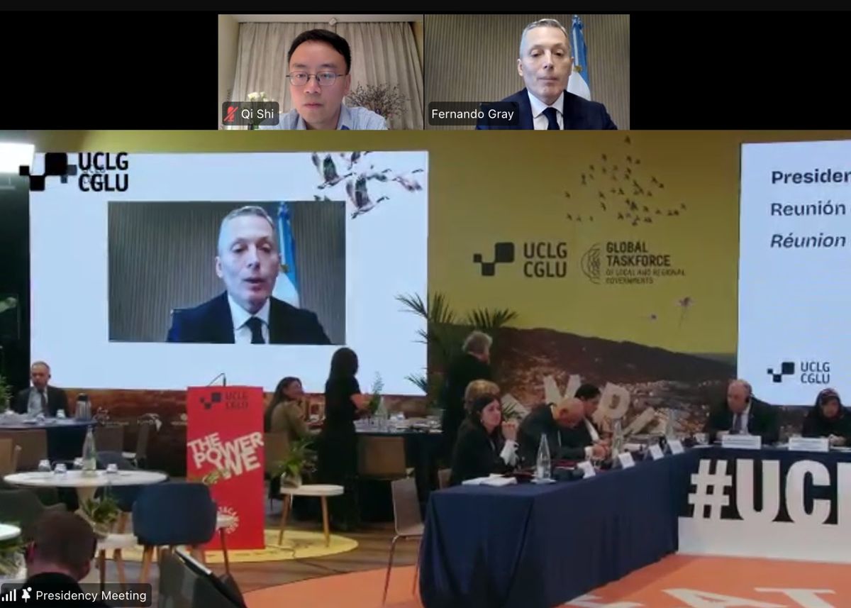 El intendente Fernando Gray en una reunión virtual con autoridades comunales de todo el mundo. El intendente Fernando Gray en una reunión virtual con autoridades comunales de todo el mundo.