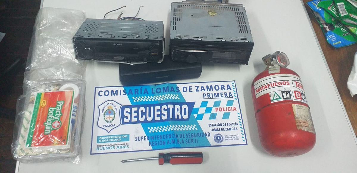 Elementos incautados tras el intento de robo en Lomas de Zamora.