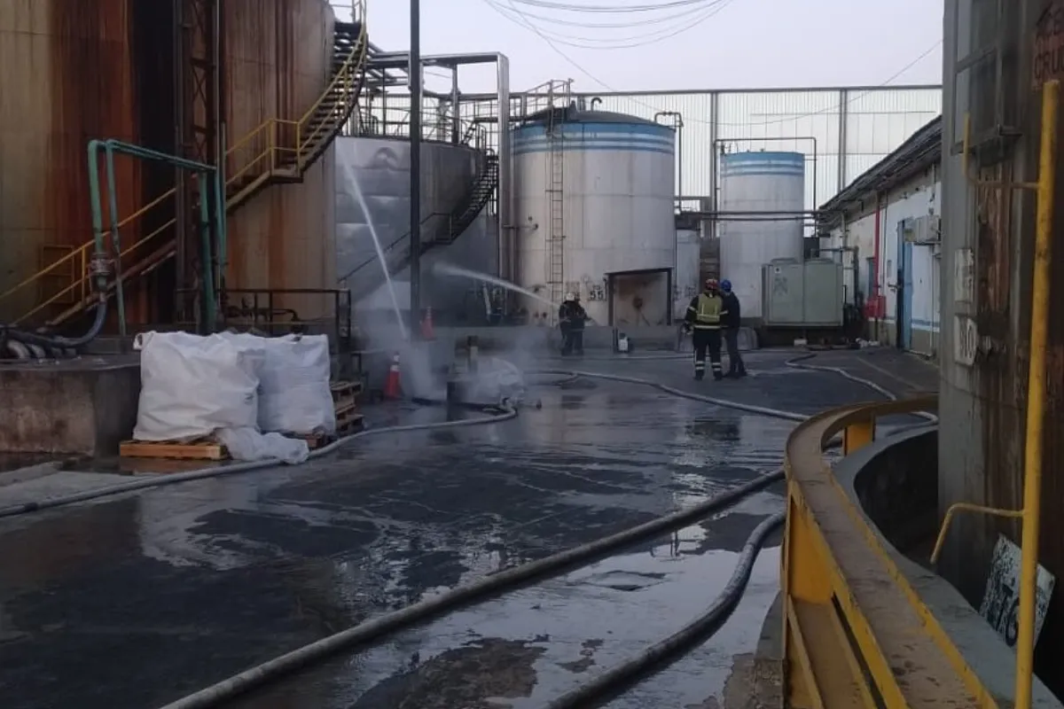 Los Bomberos de Lanús trabajaron en el incendio. 