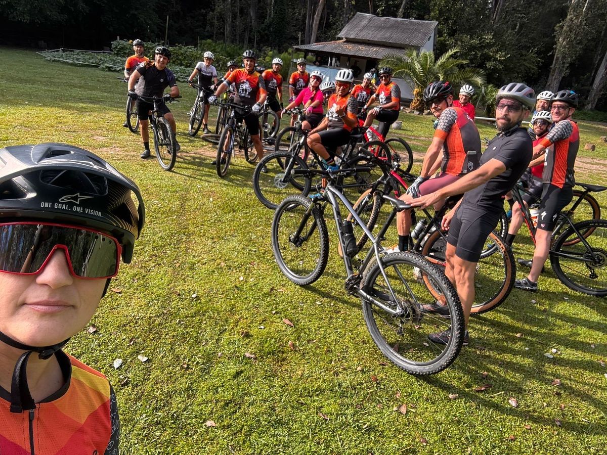 Galli realiza entrenamientos intensos que incluyen ciclismo, gimnasio y natación. 
