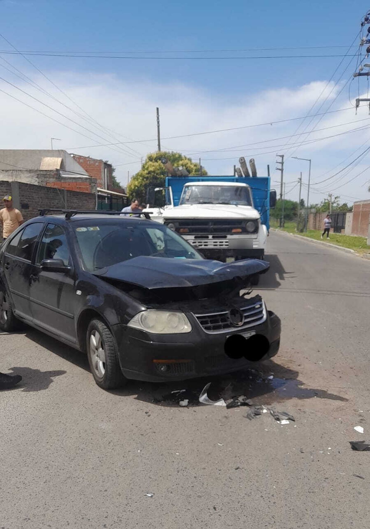 Los vehículos que protagonizaron el accidente vial en Almirante Brown.