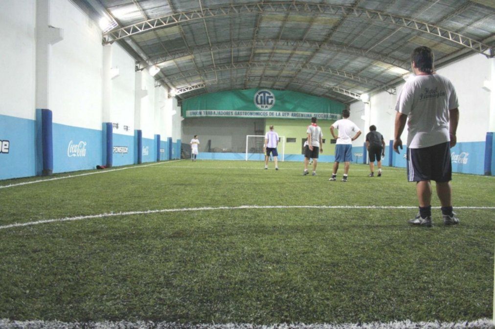 La suspensión de deportes grupales amateurs es una de las nuevas restricciones que regirán en el AMBA a partir de mañana.