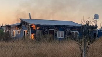 Ordenaron detener al hombre que incendió la casa de una pareja de lesbianas en Cañuelas