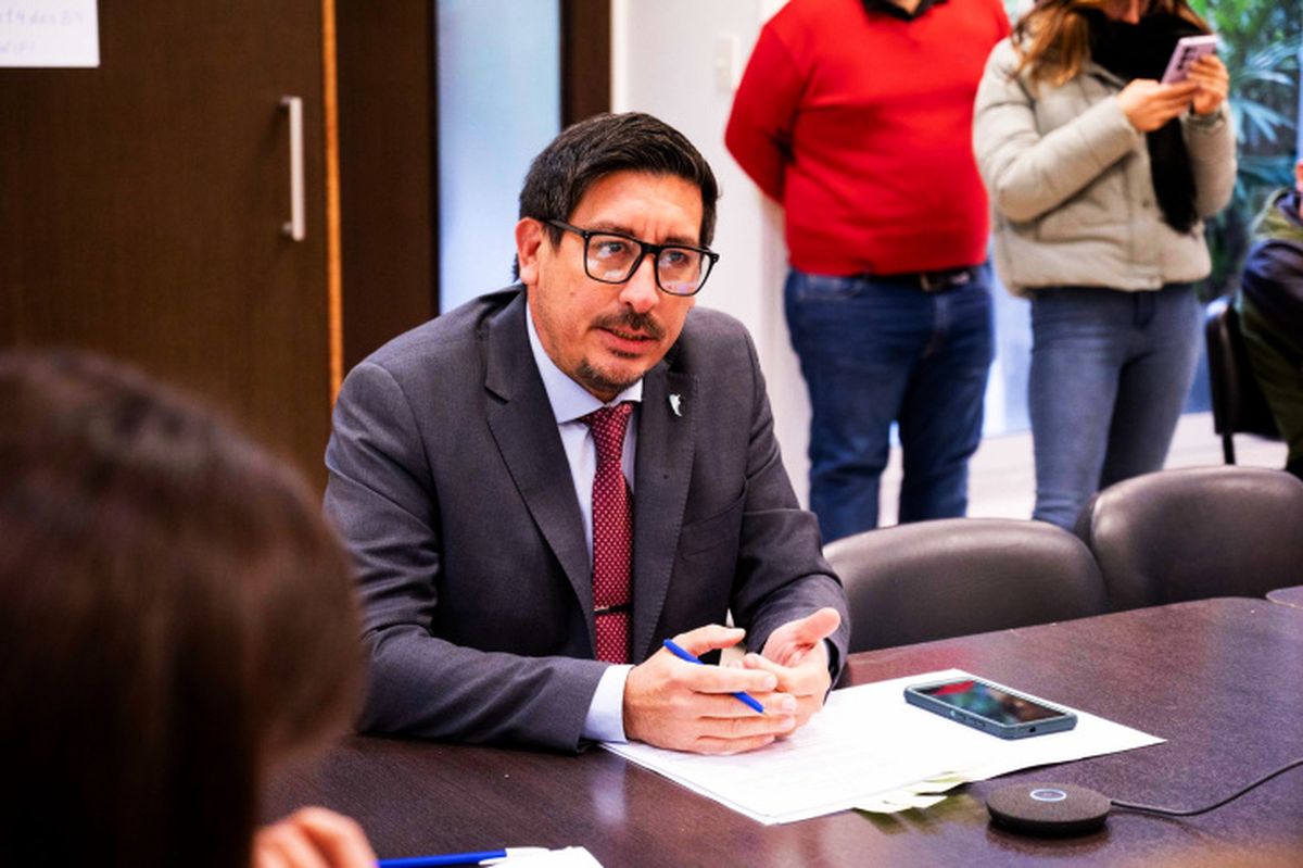 El diputado Martín Rozas impulsa en la Legislatura bonaerense un proyecto de ley para crear el boleto gratuito docente.