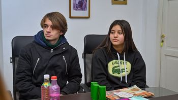 Estudiantes de San Vicente proponen producir yerba mate saborizada con plantas de su vivero