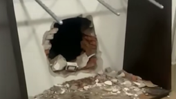 monte grande: cayeron tres delincuentes por el robo con boquete de un local de ropa