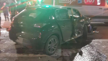 Brutal choque en Banfield: dos personas debieron ser rescatadas