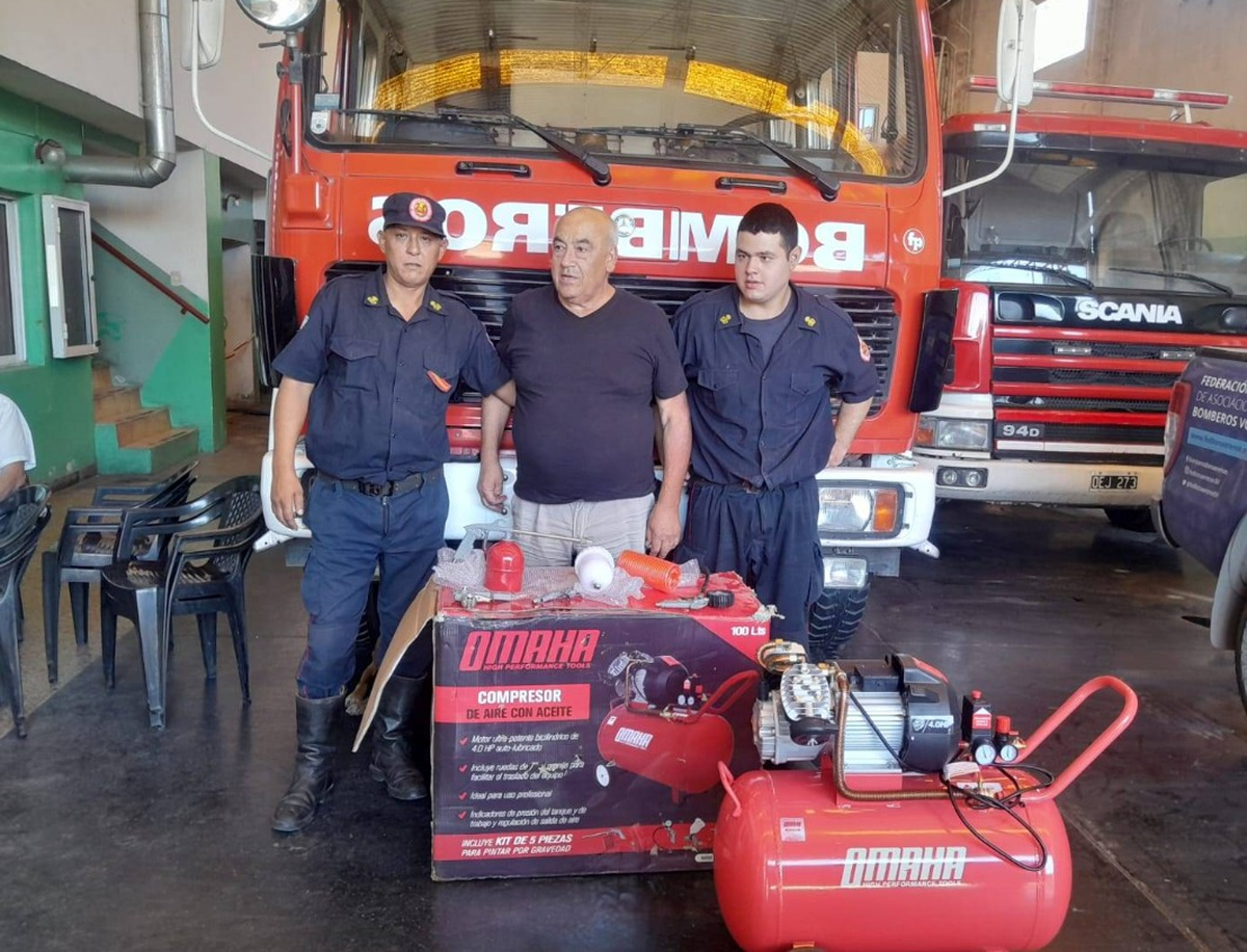 Los Bomberos de Trist&aacute;n Su&aacute;rez advierten por los inconvenientes que tienen por el tapiado del paso.