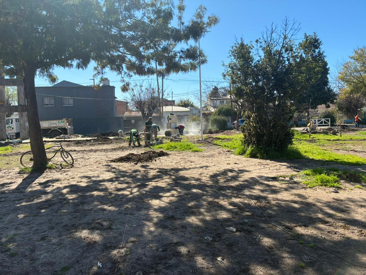 El playón deportivo contará con gradas y con una superficie de hormigón de 350 metros cuadrados.