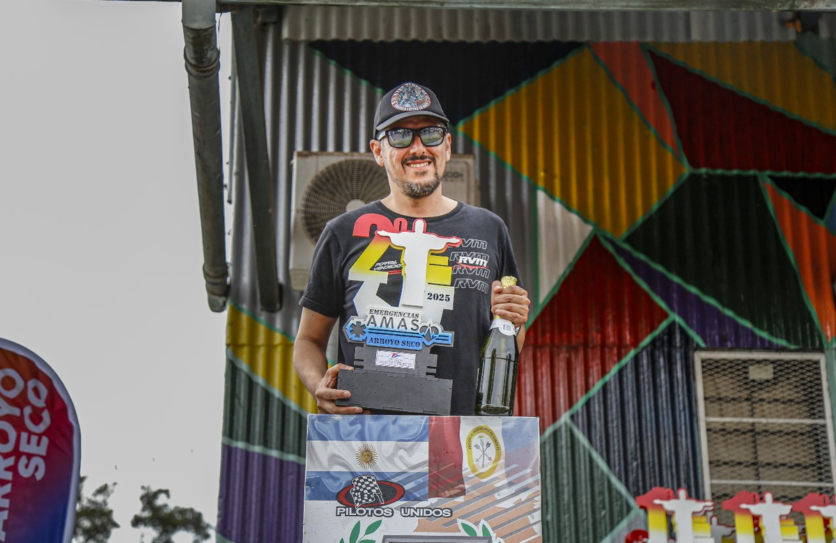 El vecino de Banfield debutó en una carrera de rally y terminó segundo en su categoría.<Gentileza Gustavo Acuña. El vecino de Banfield debutó en una carrera de rally y terminó segundo en su categoría.<Gentileza Gustavo Acuña.