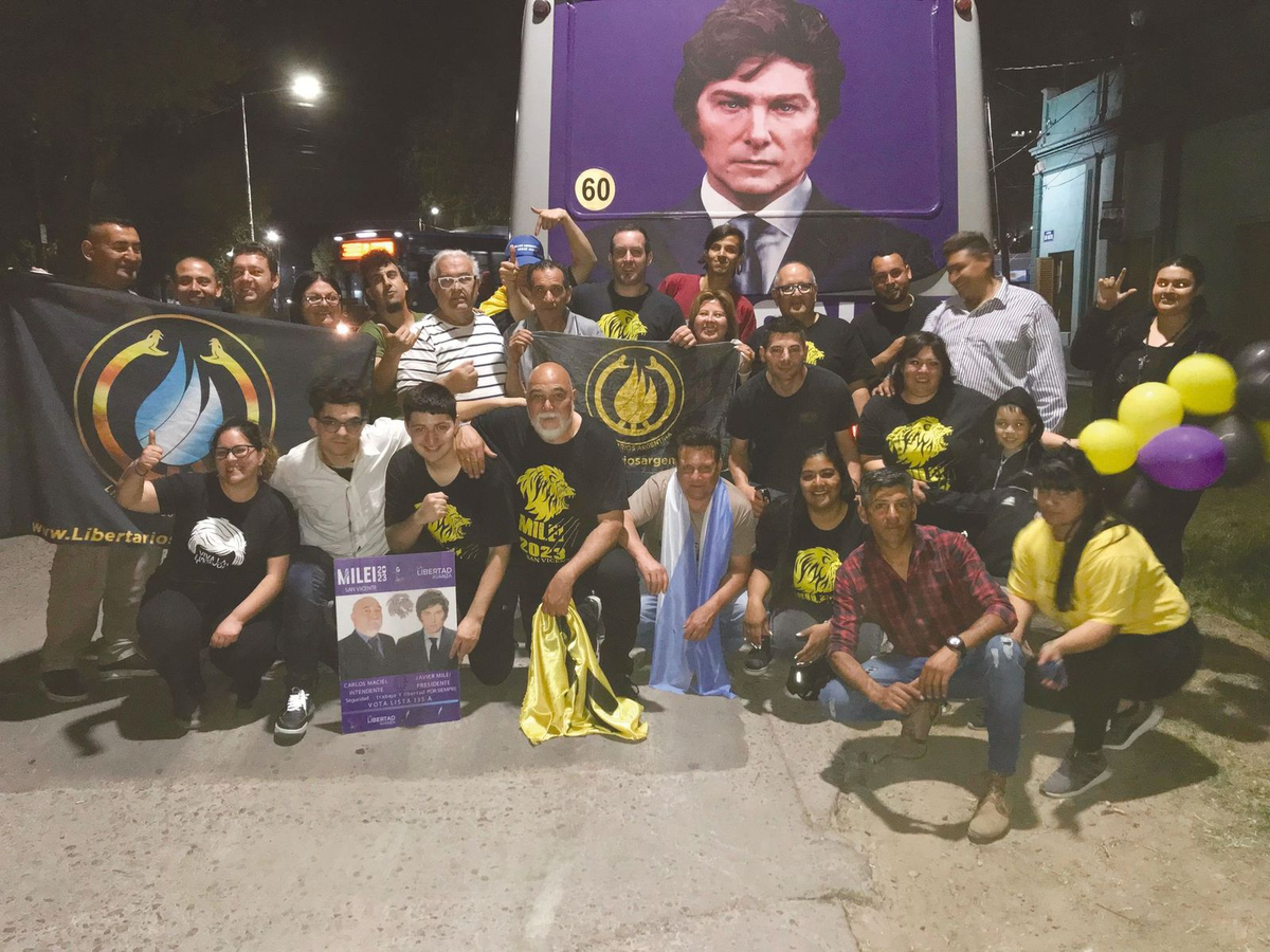 Carlos Maciel encabez&oacute; una caravana de autos y pide &ldquo;votar lista completa&rdquo;.
