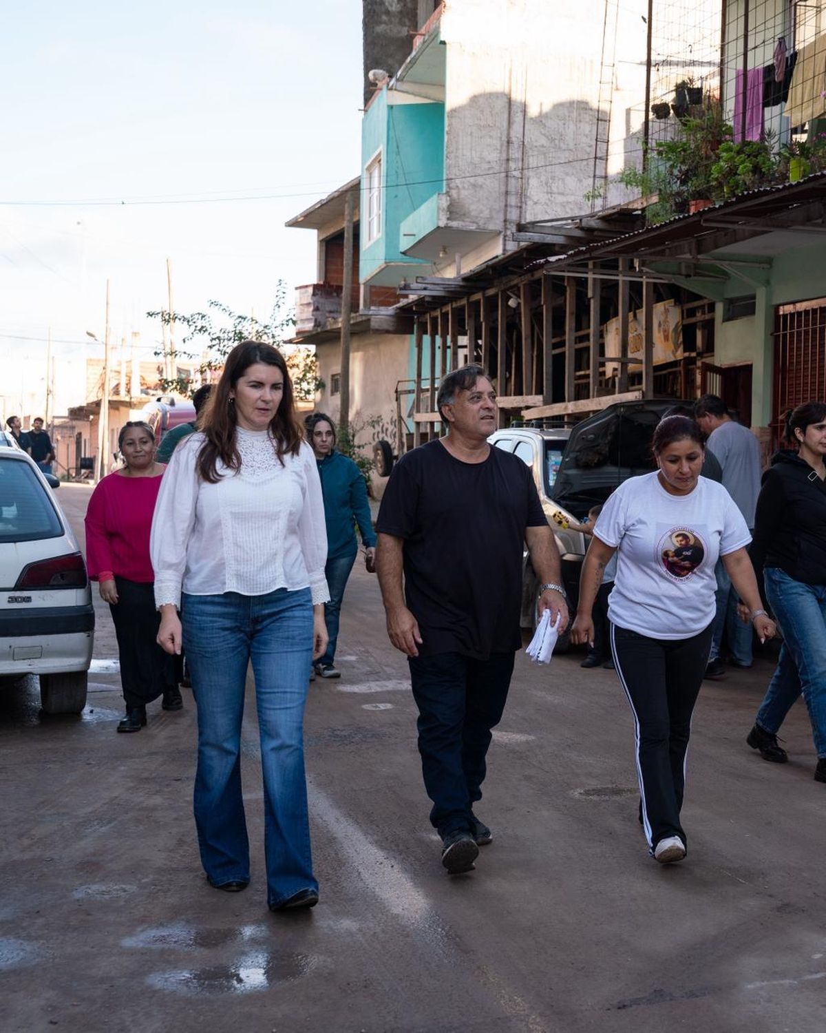 Fernández recorrió Monte Grande y planteó la necesidad de escuchar a distintos sectores de la provincia.