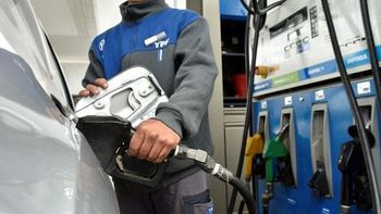 El presidente de YPF, confirmó que la nafta bajará un 2% en promedio esta semana